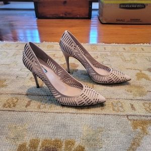 NWOT BCBG Lt Pink Laser Cut Pointy Toe Pumps Sz 9